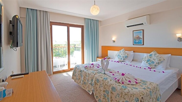 Perdikia Hill Family Resort & Villas